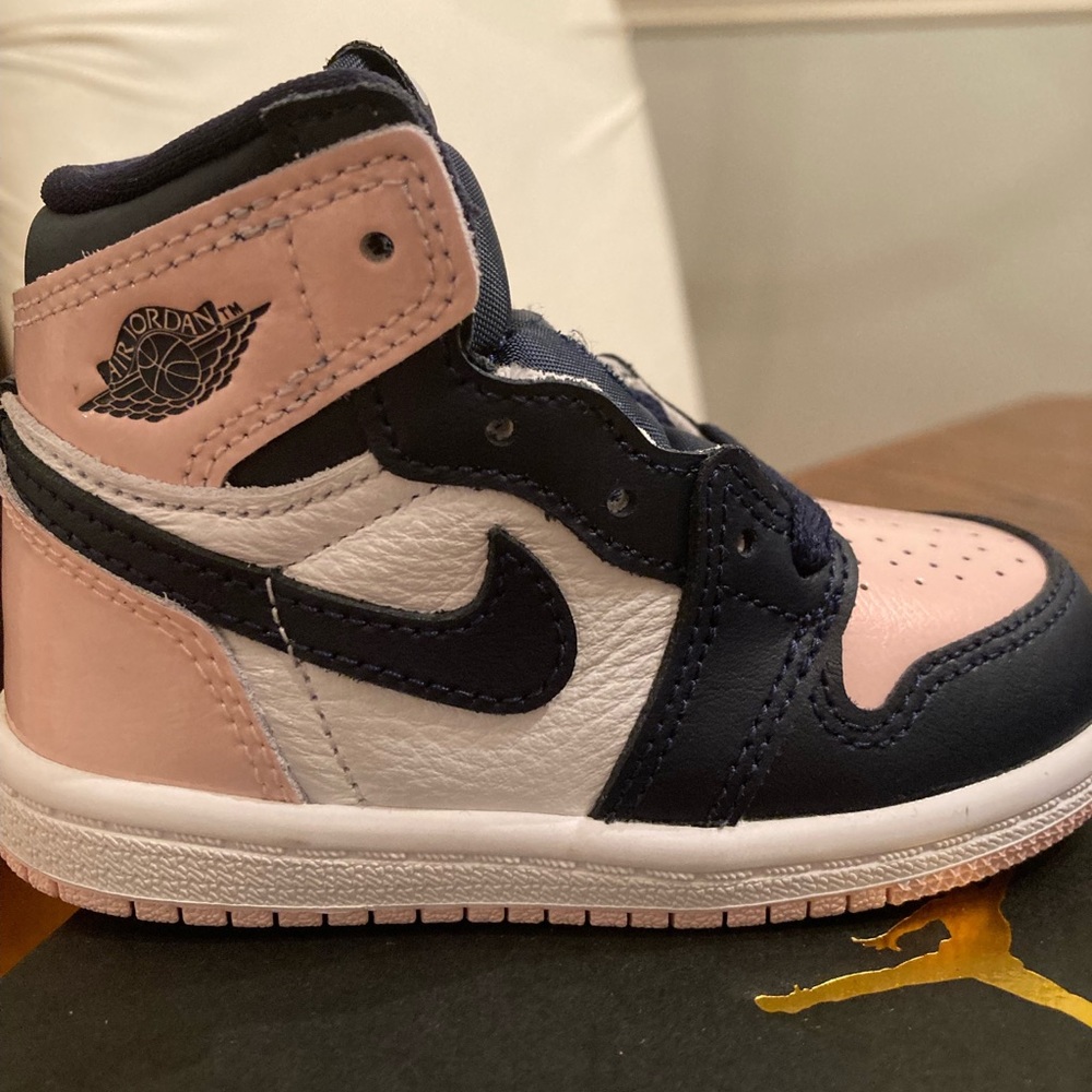 AIR JORDAN 1s